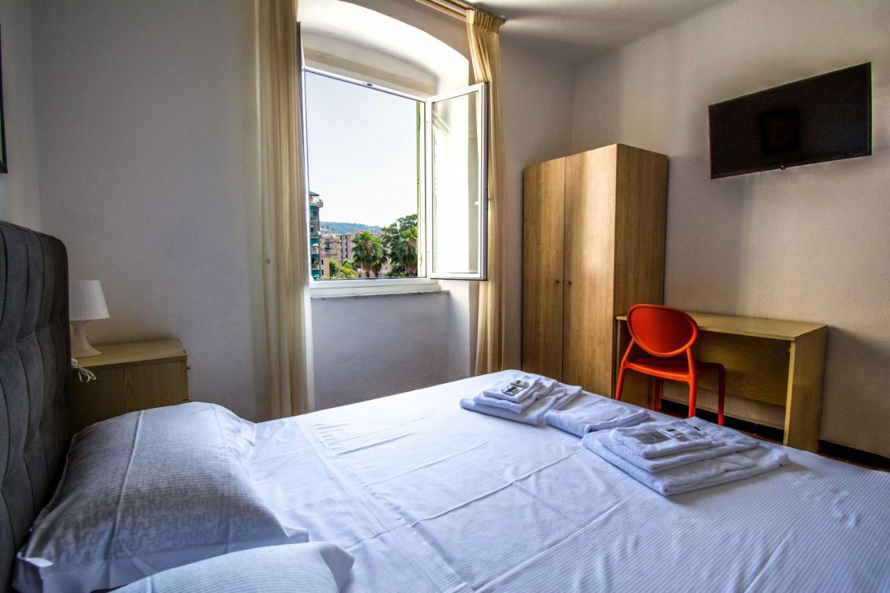 Hotel San Pietro Киавари Екстериор снимка